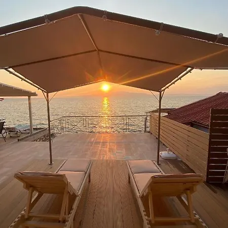Al Mare Nyaraló